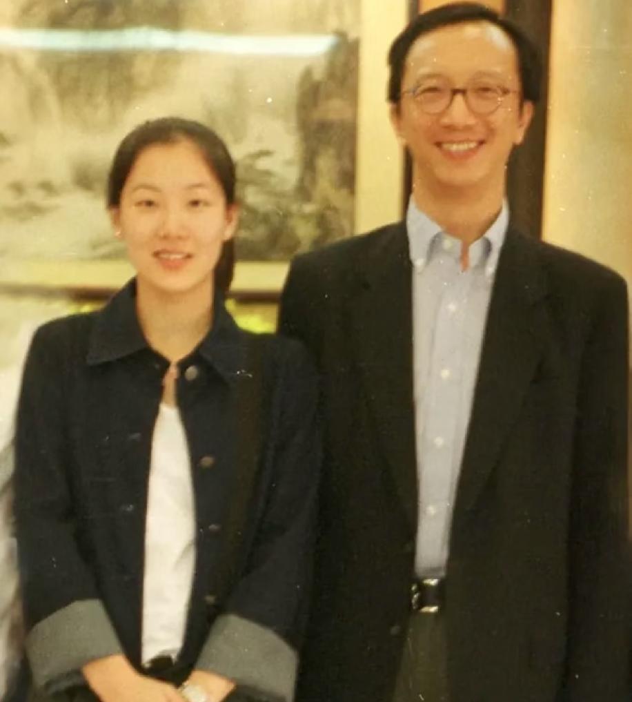 张家齐妈妈很羡慕郭晶晶嫁得好，其实伏明霞嫁🉐也不错。[呲牙笑]虽然老公比她大