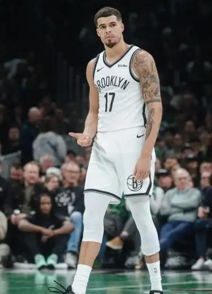 小波特刚砍下18+7。交易价值连夜飙升。勇士更衣室赛后一片死寂。赢球反而焦虑