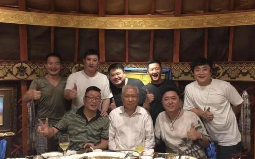 于谦曾谈到自己的朋友圈：“我攒了个局，开始定就10个，按年龄排，十兄弟老大是马未
