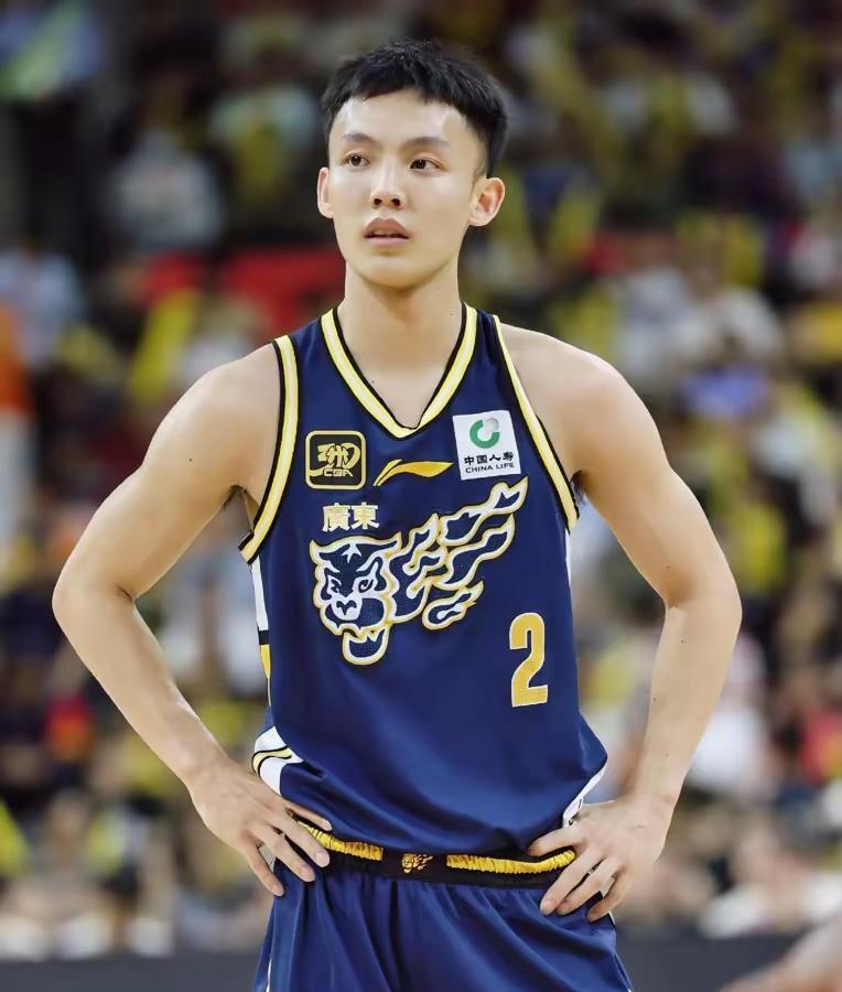 广东气势如虹，豪取六连胜。广东队第六轮的对手是山东队，广东队凭借着主