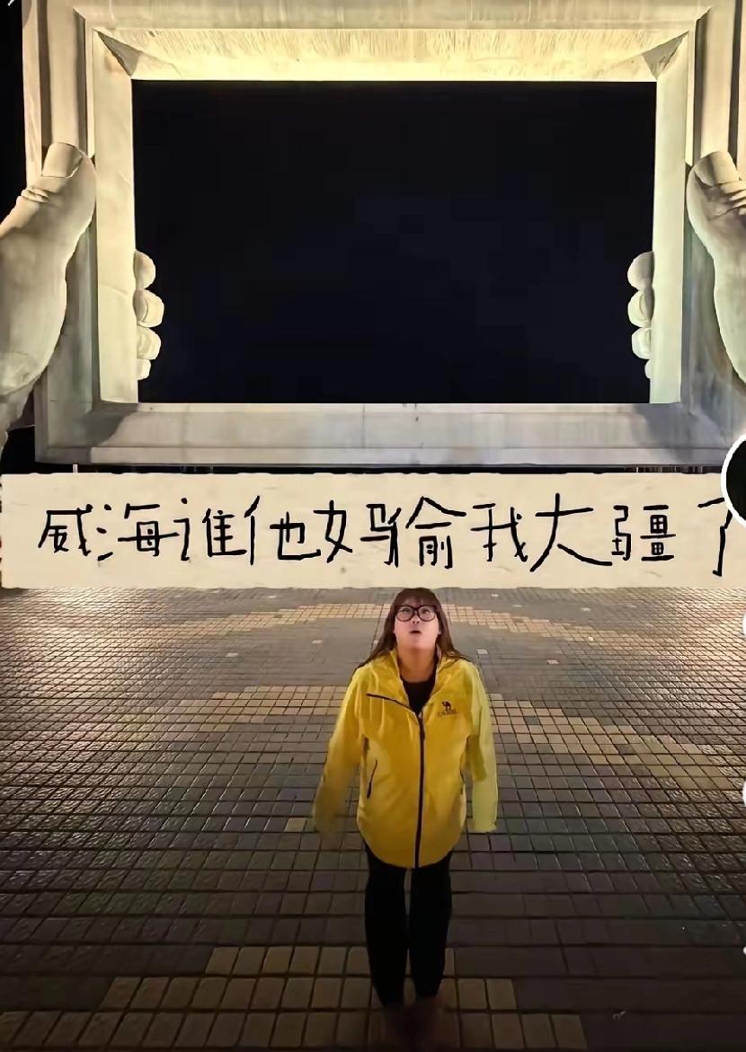 这小偷也太嚣张了！！有个女生去旅游的时候，大疆被偷了，​评论区小偷贴脸挑衅之后