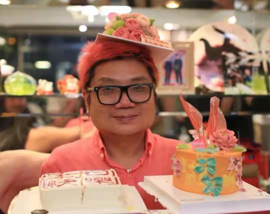 妈呀，不扒不知道，一扒吓一跳！原来程青松在娱乐圈这么厉害呀！有强大的网友扒出