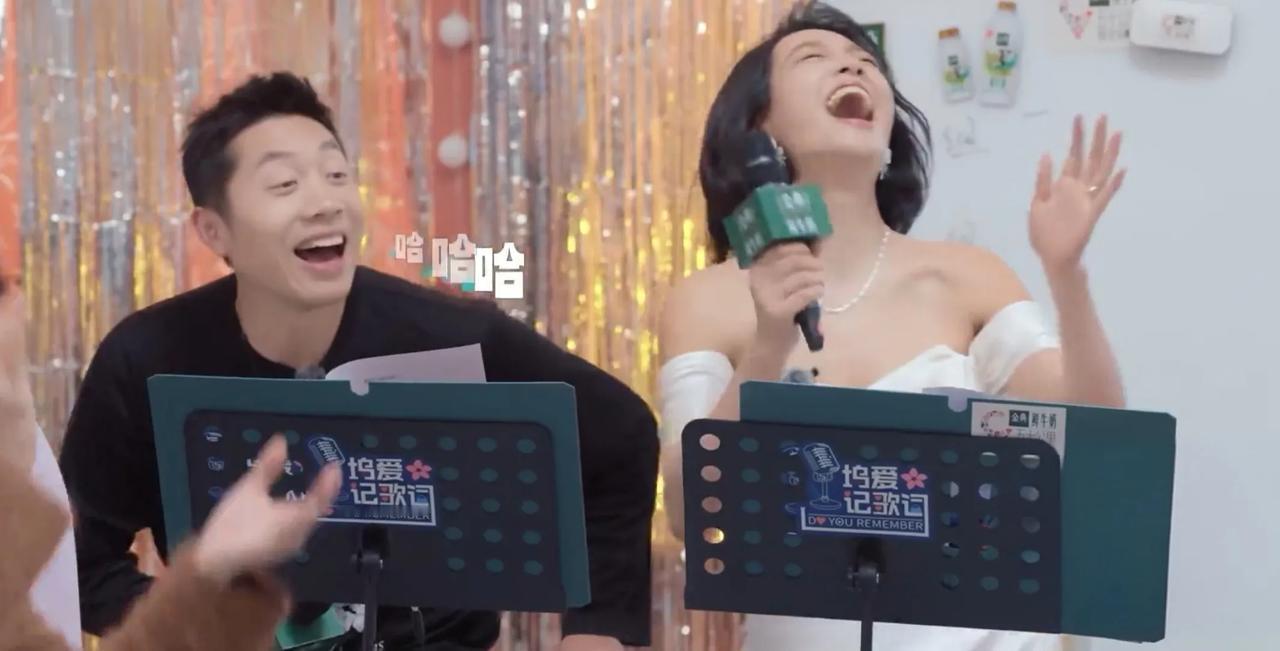 汪峰接不上原唱歌曲《怒放的生命》歌词，朱丹都笑到忘记表情管理了。就没有人提