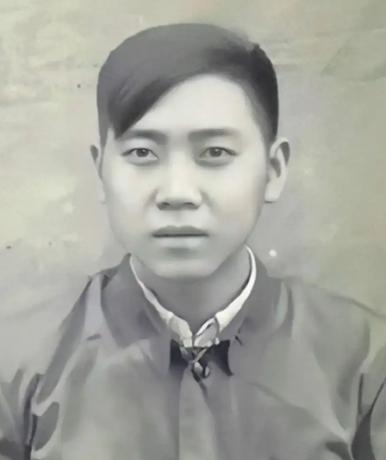 你敢信吗？我们从小在课本上学到的那个邱少云，那个在火里趴着一动不动、被活活烧死的