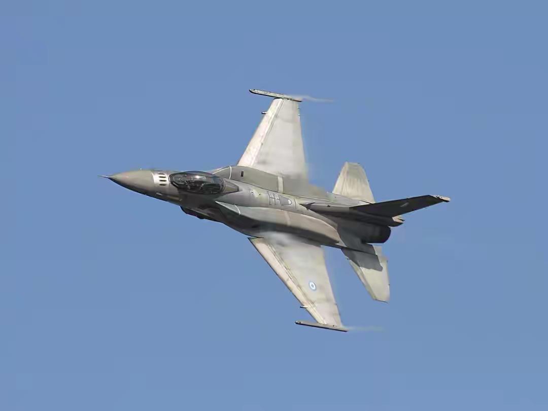 F-16的对手，从来不只是米格和苏霍伊。在商场上，它真正的对手是欧洲的“台风