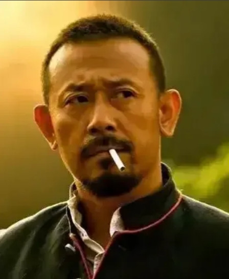 2010年，姜文投资1.3亿拍《让子弹飞》，妻子周韵向他推荐祖峰，姜文却说：“他