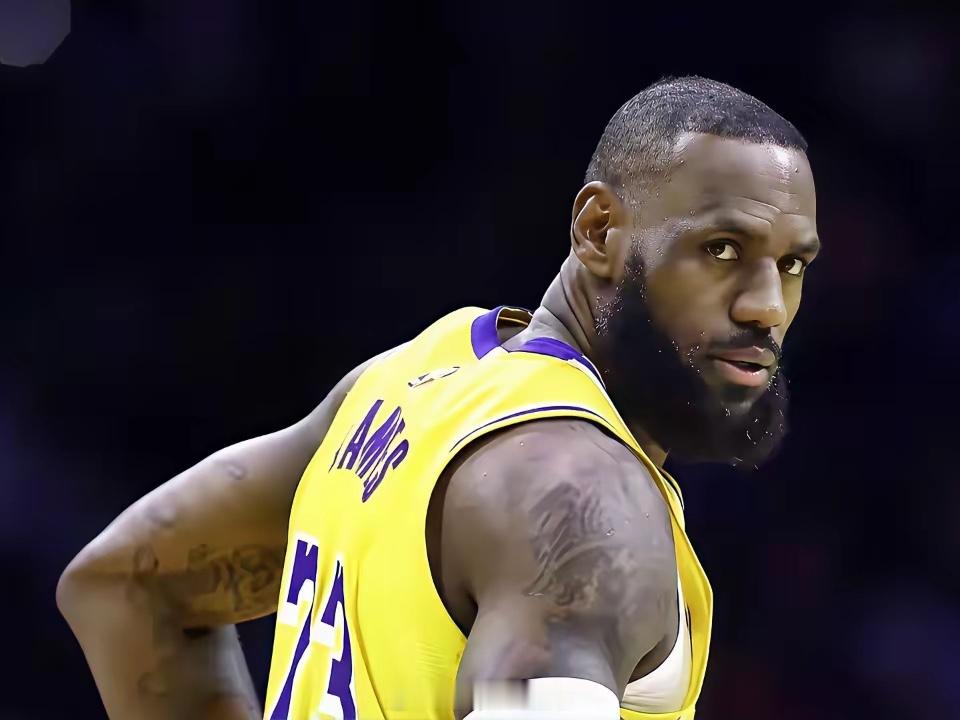 生涯最差一战，真的要认老了！东契奇休战，詹姆斯重掌球权，却打出他生涯最差一战，出