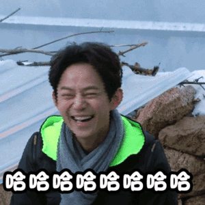 忙碌了两个多小时的虾师傅，最后端上了十几道美味热腾腾的菜
