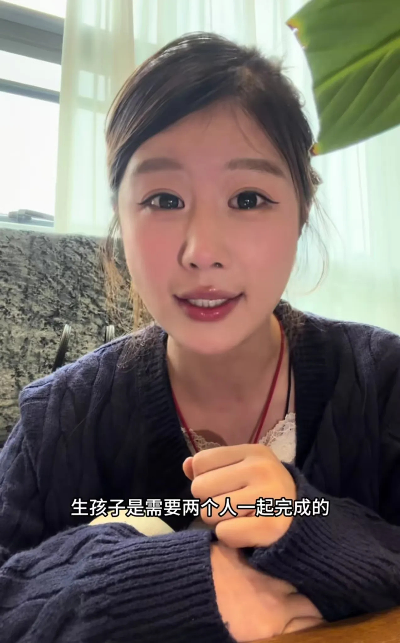 6月5日，小月月回应一直不给李嘉明生孩子一事，她十分无奈的说：“不是我不想生，是