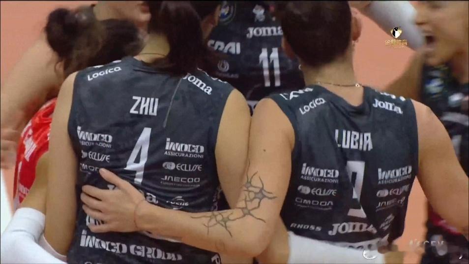 科内第一局23-25技术统计:朱婷5分（8扣3中1被拦，2拦）加比4分（7扣3中