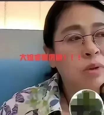 柴桑大姐是二八里的定海神针！她慈祥、聪慧、睿智、果断，有巾帼不让须眉的气魄，