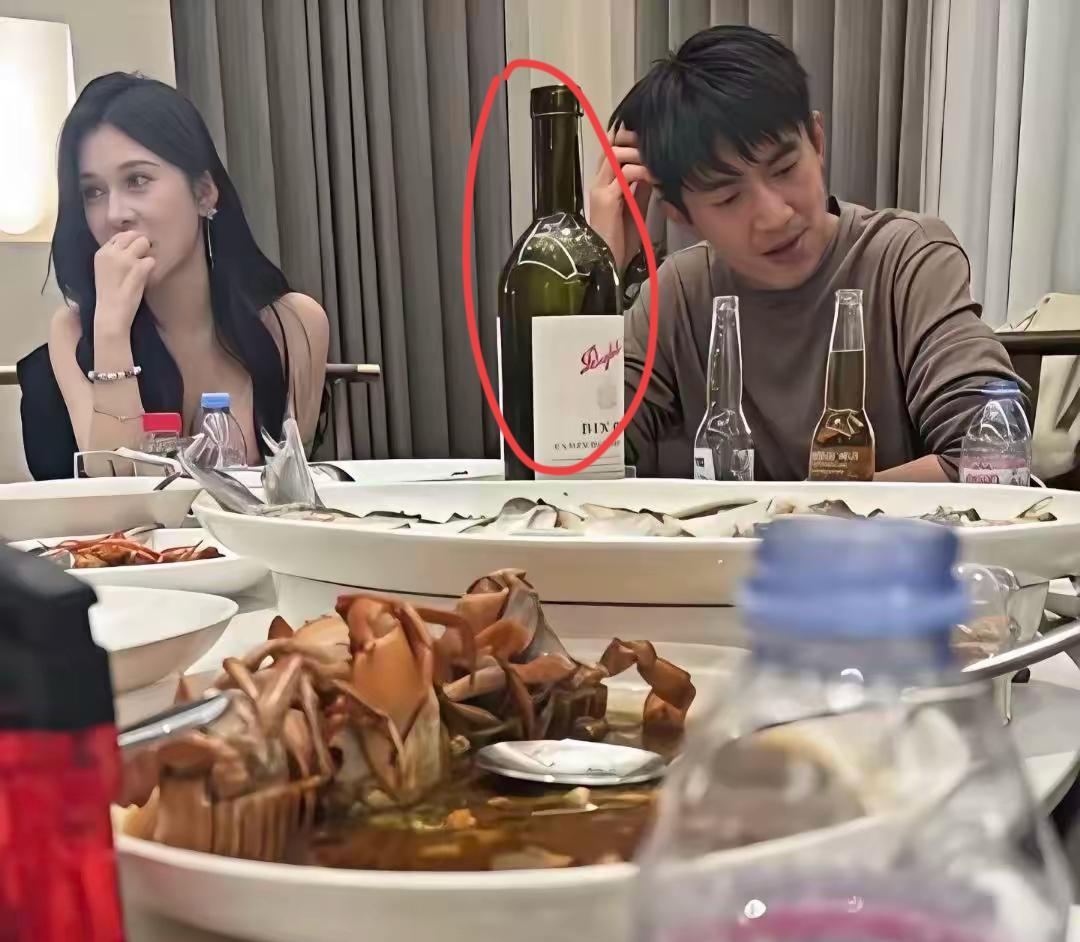 林更新聚餐喝的是什么酒，应该很贵吧这酒
