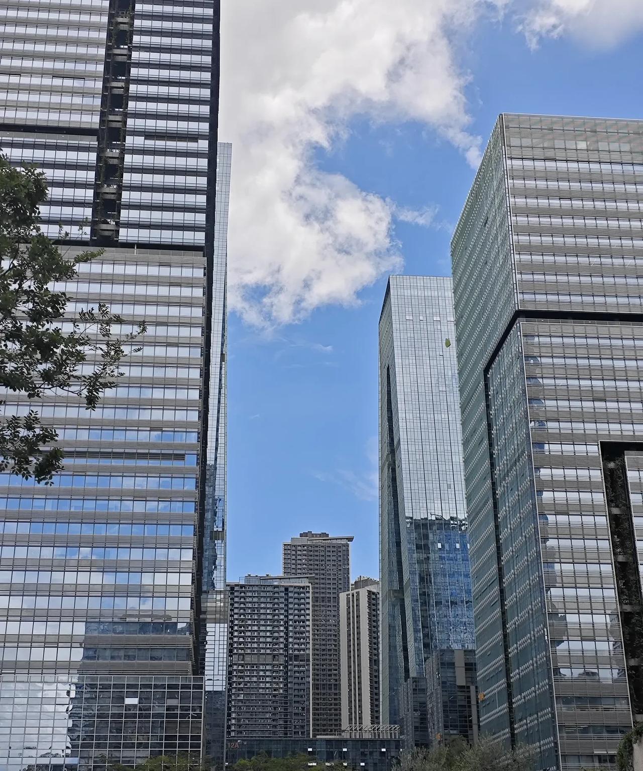 蒙古国这几年经济发展的一塌糊涂完全就是没有傍好大款，关键还是成吉思汗大蒙古帝国后