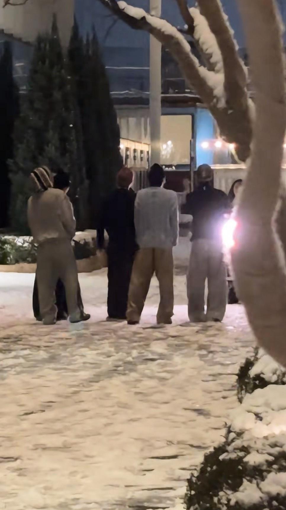 上班🆚下班给这只小熊都要冷到抖成筛子了🥶