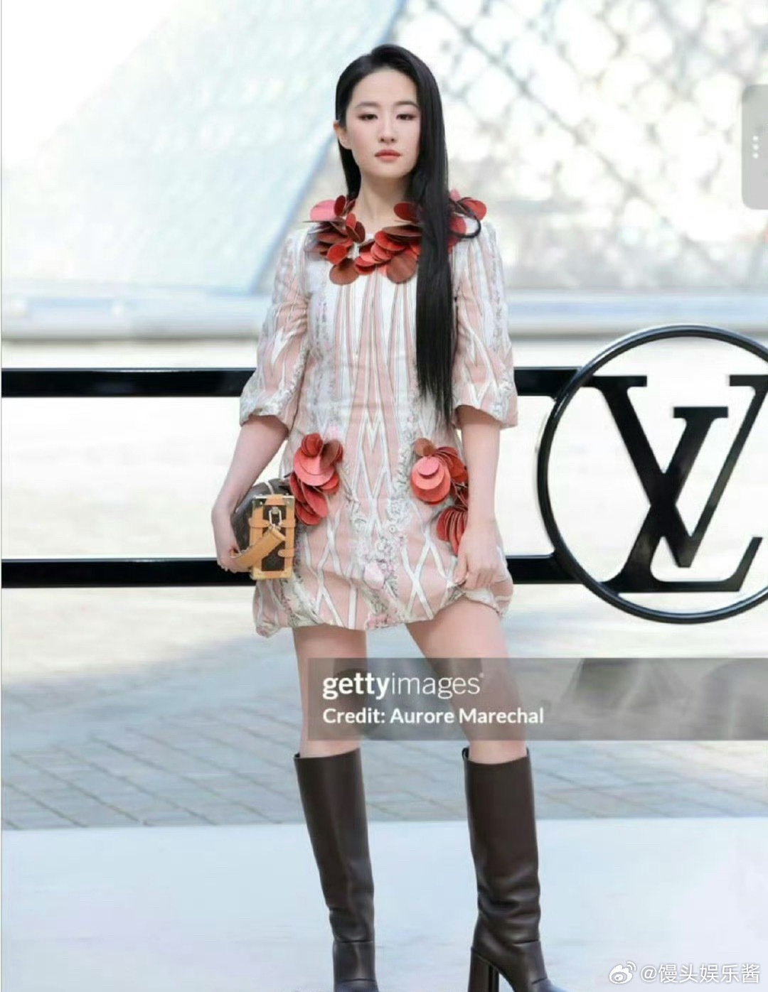 周冬雨、刘亦菲lv时装周出图，谁的表现力更好