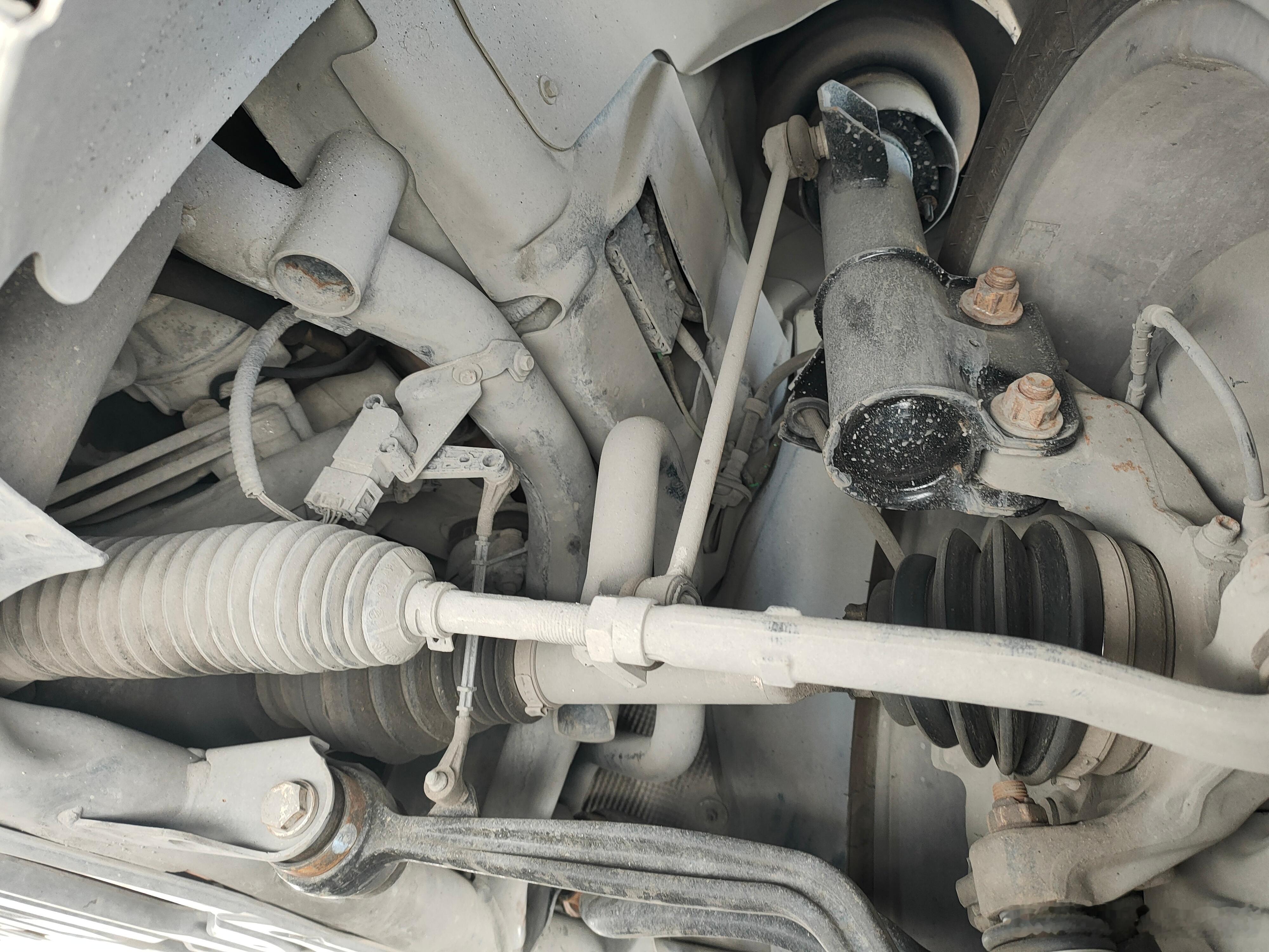 麦弗逊+空气弹簧前腿的路虎揽胜。。。