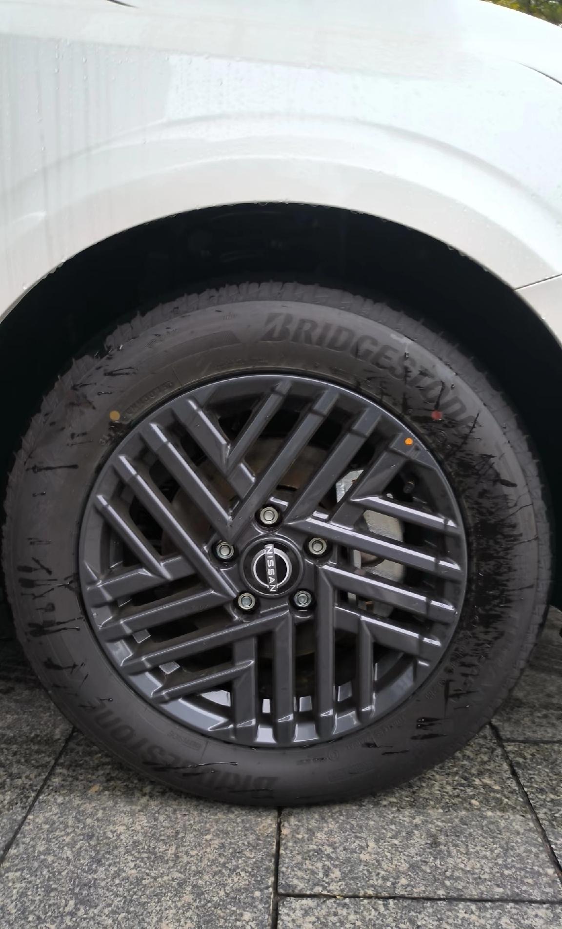 15代轩逸的轮胎进步也是蛮大的今天看了14代轩逸和15代轩逸的实车对比，发现