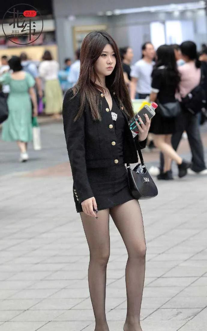 走在街头，感觉每一步都优雅得像女王