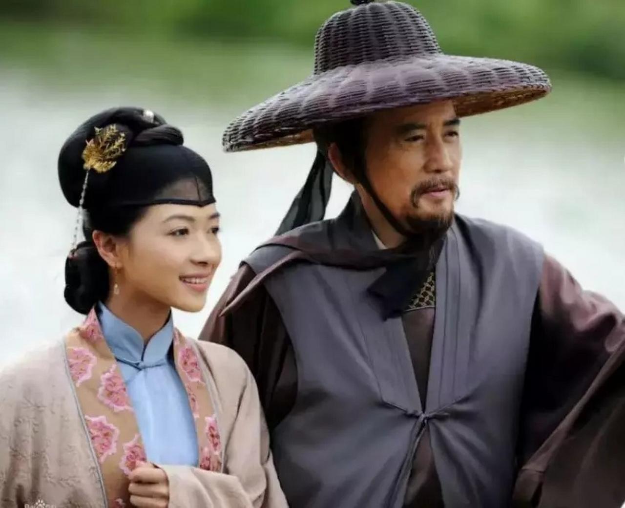 1040年，51岁的范仲淹娶了15岁的青楼女子甄金莲。新婚当晚，范仲淹意外察觉新
