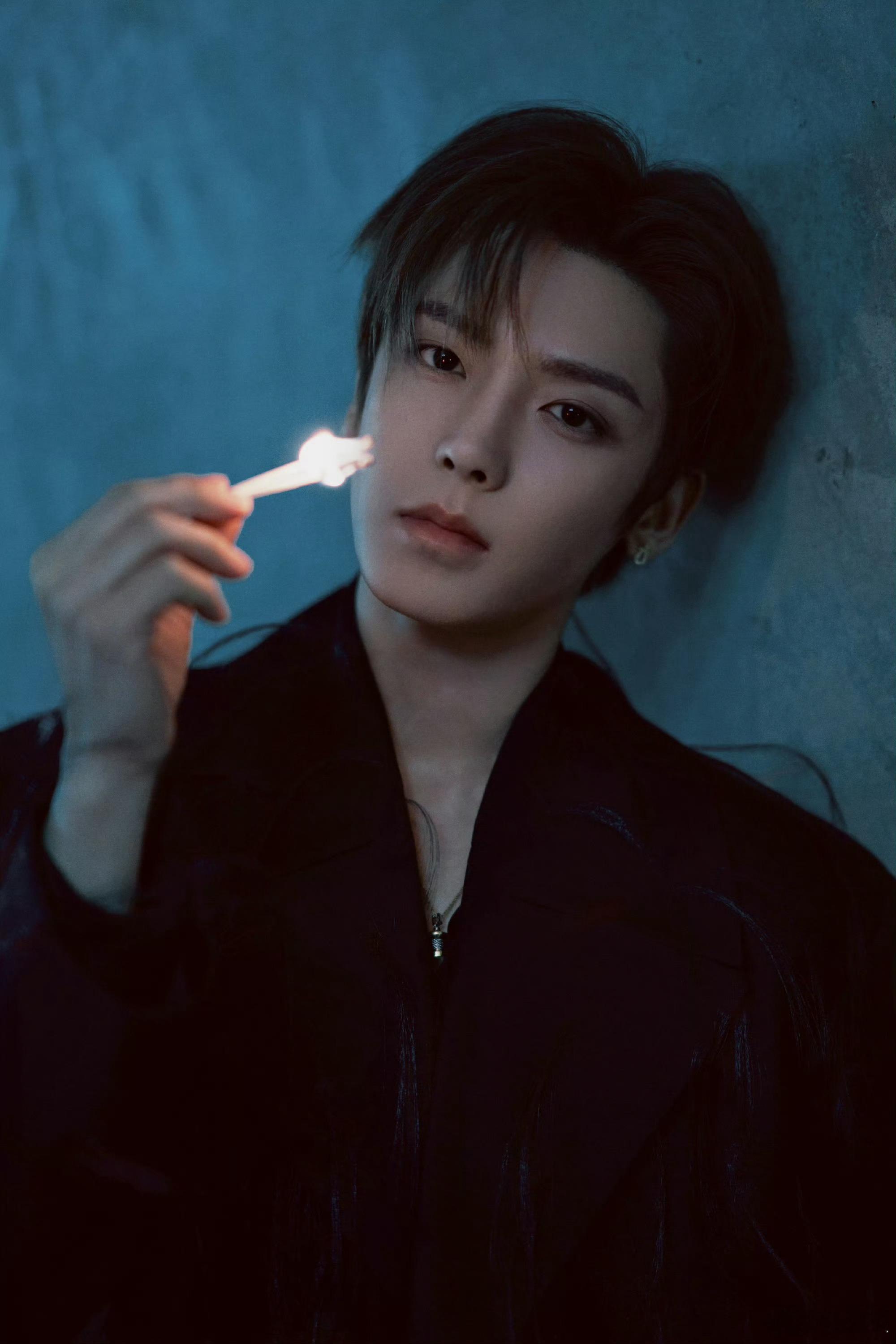 侯明昊怼脸帅成啥样了360度无死角，怼脸近照帅到让人不敢直视！​​​