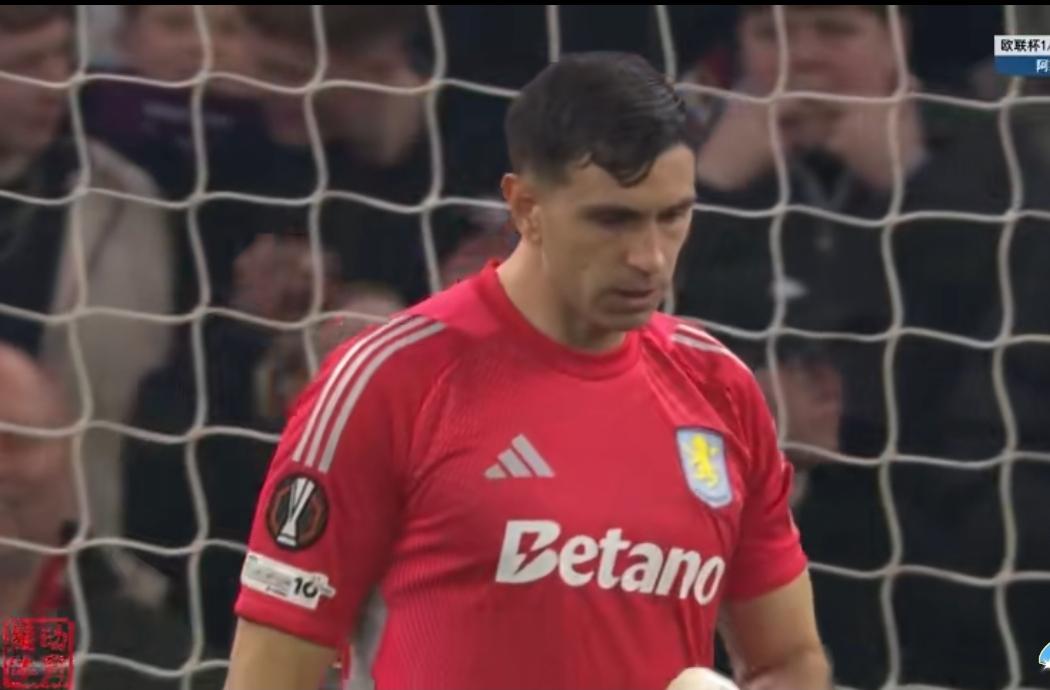 大马丁70米大脚长传，横跨球场策动进攻，这脚法，这视野，怎么赞美也不过分吧！维