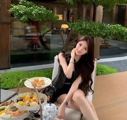 估计黄晓明已经哭晕在被窝，原来还以为叶柯从此销声匿迹了。没想到复出就是拿他炒热