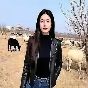 红颜薄命啊！东莞开车掉下水的女子，今年才38岁，家里还有一个8岁的女儿和年迈的奶