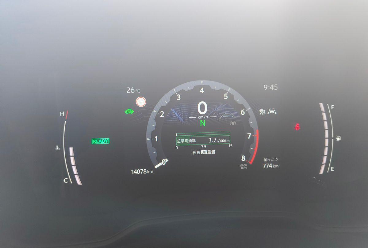 广东一位车主晒出账单，加175块92号汽油，表显跑了774公里，折合每公里两毛三