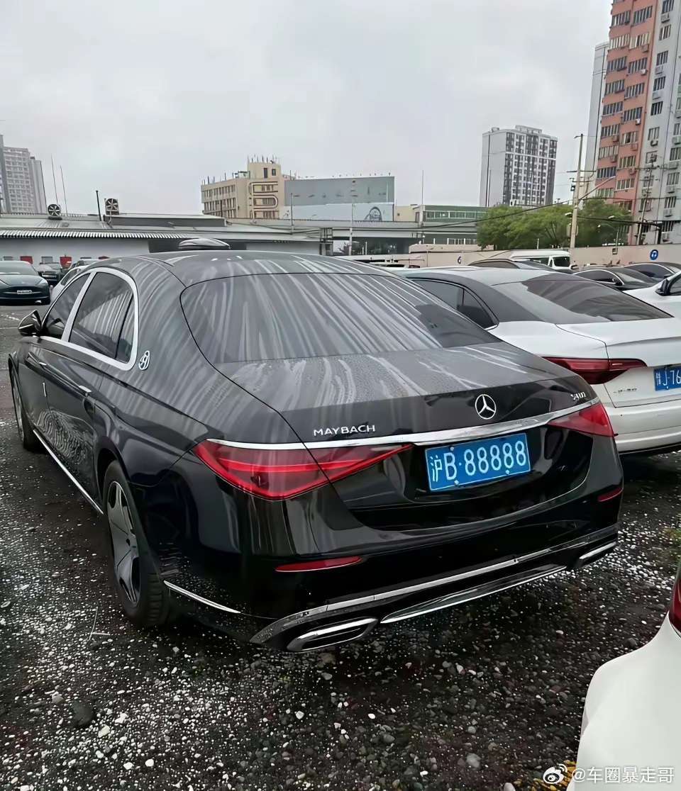 大v聊车两块车牌谁更有排面？