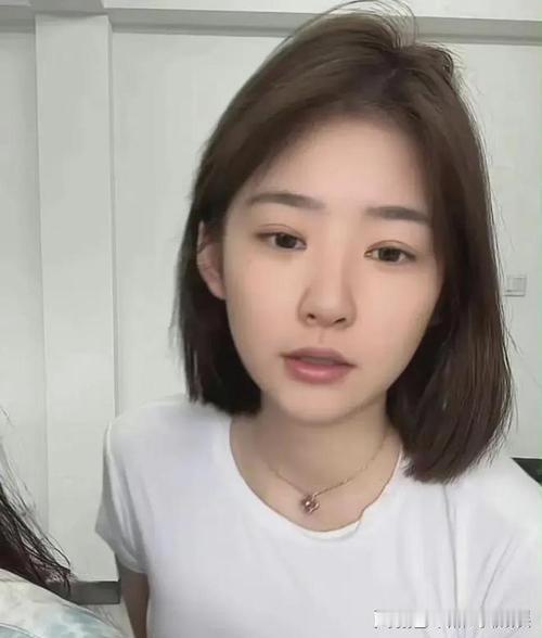 近日，网红黄一鸣被曝疑似出轨，相关聊天记录与私密细节在网络流传，引发全网热议。此