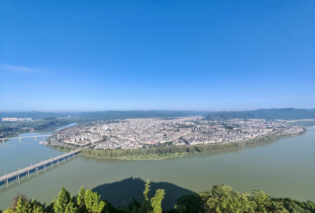 退休10年，也旅行了10年。我出门旅行有个习惯，从不记账，这可能是我马大哈的性