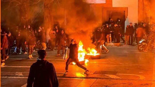 伊朗现在是真急了。以前觉得靠导弹能撑住局面，现在才发现，没一支像样的现代空军，真