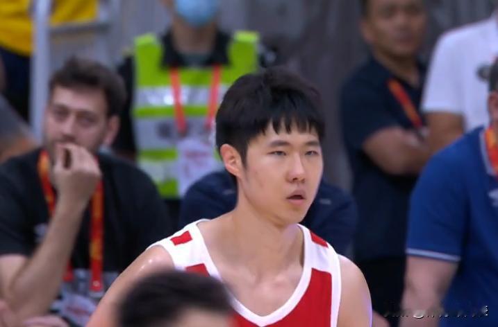 赵嘉义替补12分，焦泊乔6分6篮板，胡金秋缺阵，中国男篮半场落后乌拉圭9分！北京