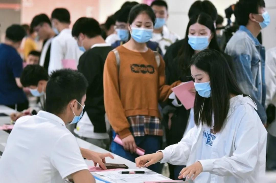 妈妈:我从不逼你用功，不是不懂事，而是深知强迫换不来真心成长。学习从不是一