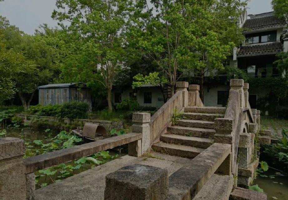我今年42岁，和老公结婚18年，从挤出租屋、吃泡面的苦日子，一路熬到他开公司、我