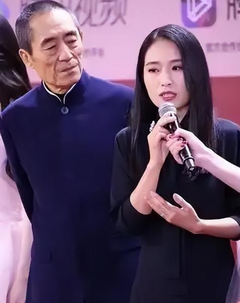 张艺谋的女儿张末曾写道：“我到现在也不明白，像巩俐这样的大明星，她和我爸爸在一起