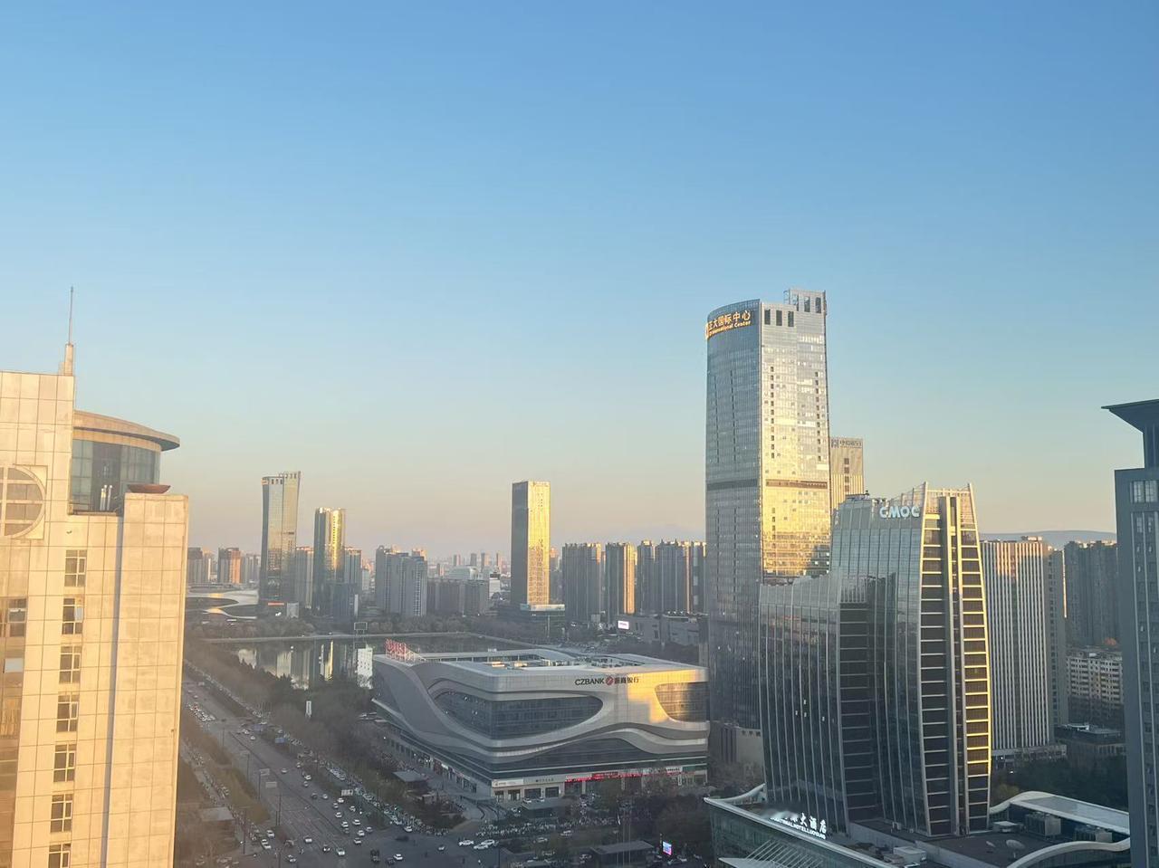 沪指14连阳，人气直接升到顶，明天有望冲击15连阳。接下来需要一个调整，从调整