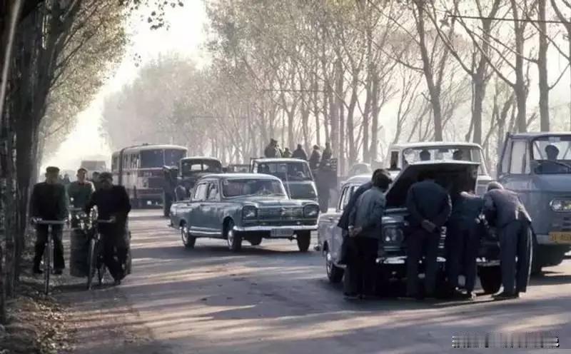 以前的车，在路上坏了，司机独自就能修好，现在为何不行以前开老解放、老桑塔纳