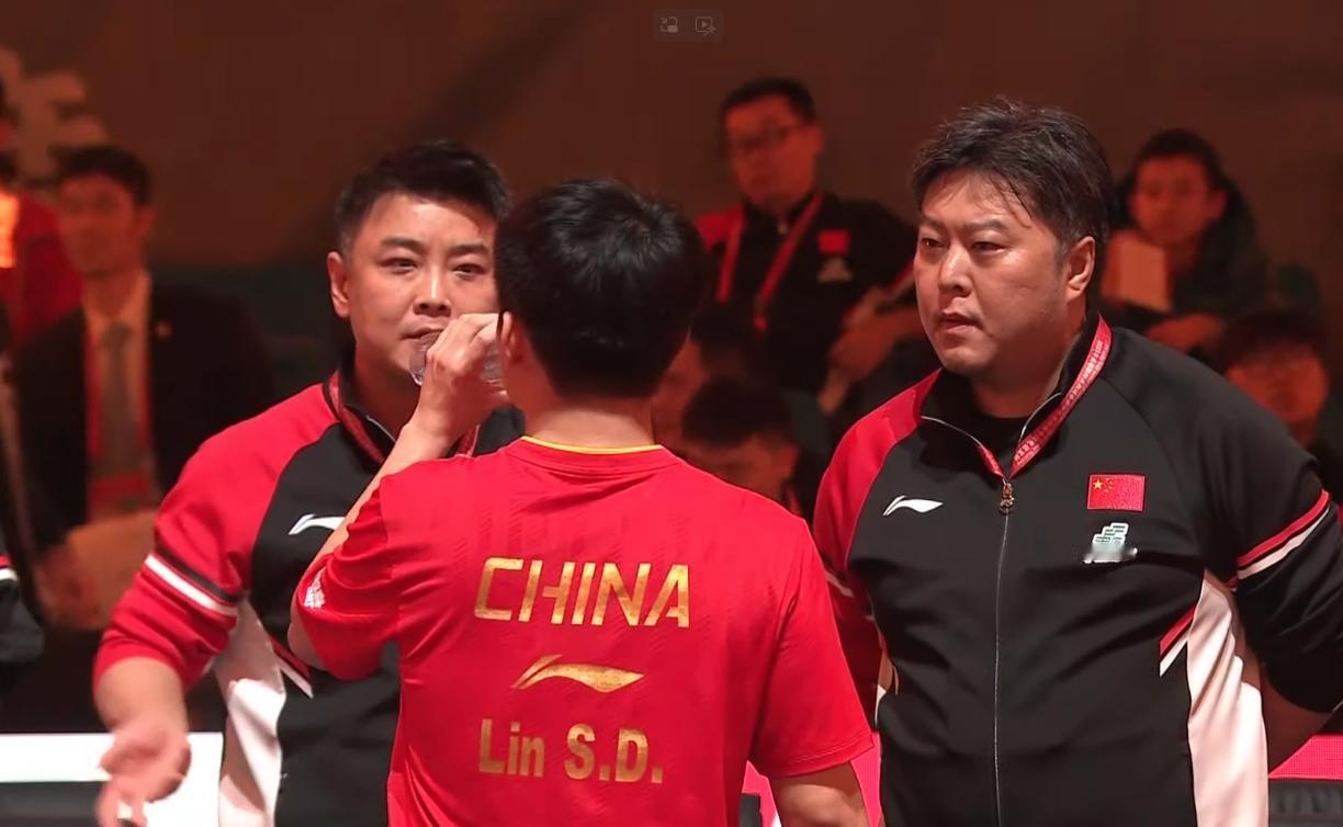 王皓笑死我了！夸林诗栋成花了，他说：你前三板非常，他完全没有办法，但是他