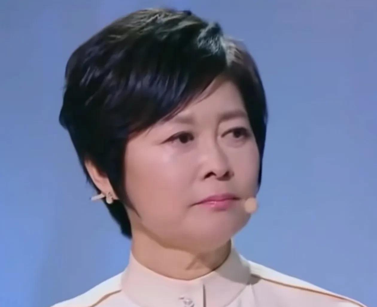 演员倪萍说：“在我还没有什么钱的时候，西部不是缺水嘛，我那时候拿出我拍广告挣的第