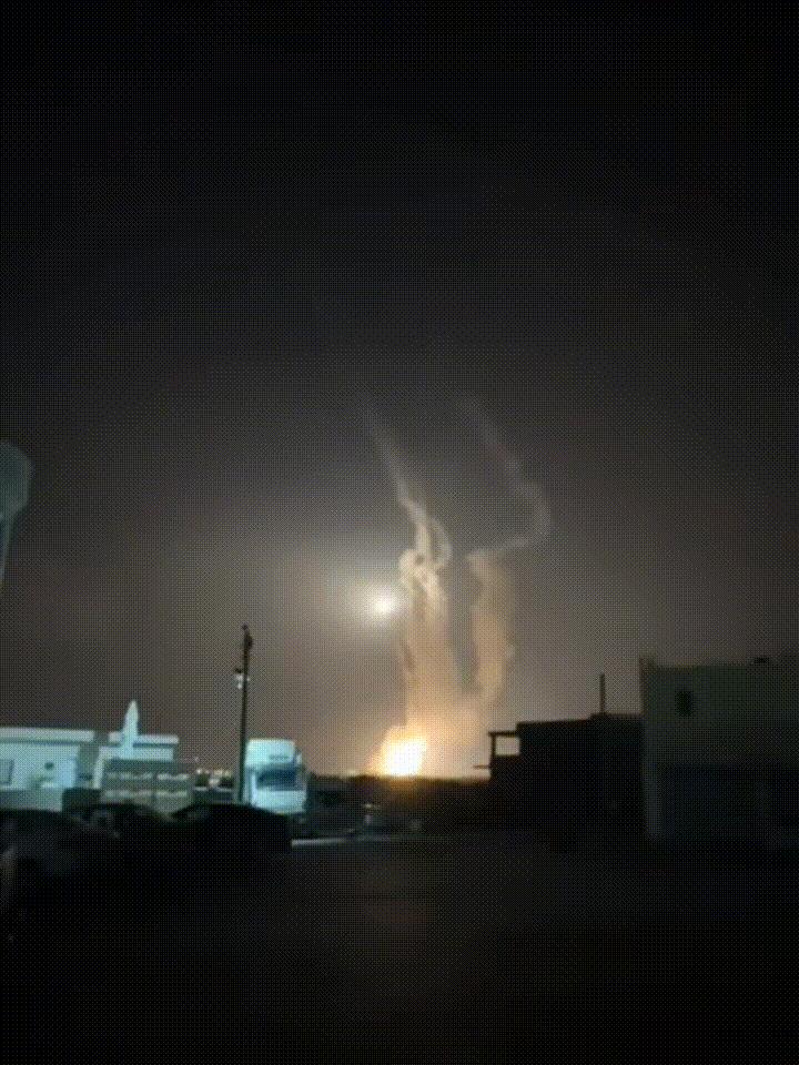 【以色列导弹出现“回旋镖”】以南部内盖夫地区的防空导弹系统在对抗伊朗新