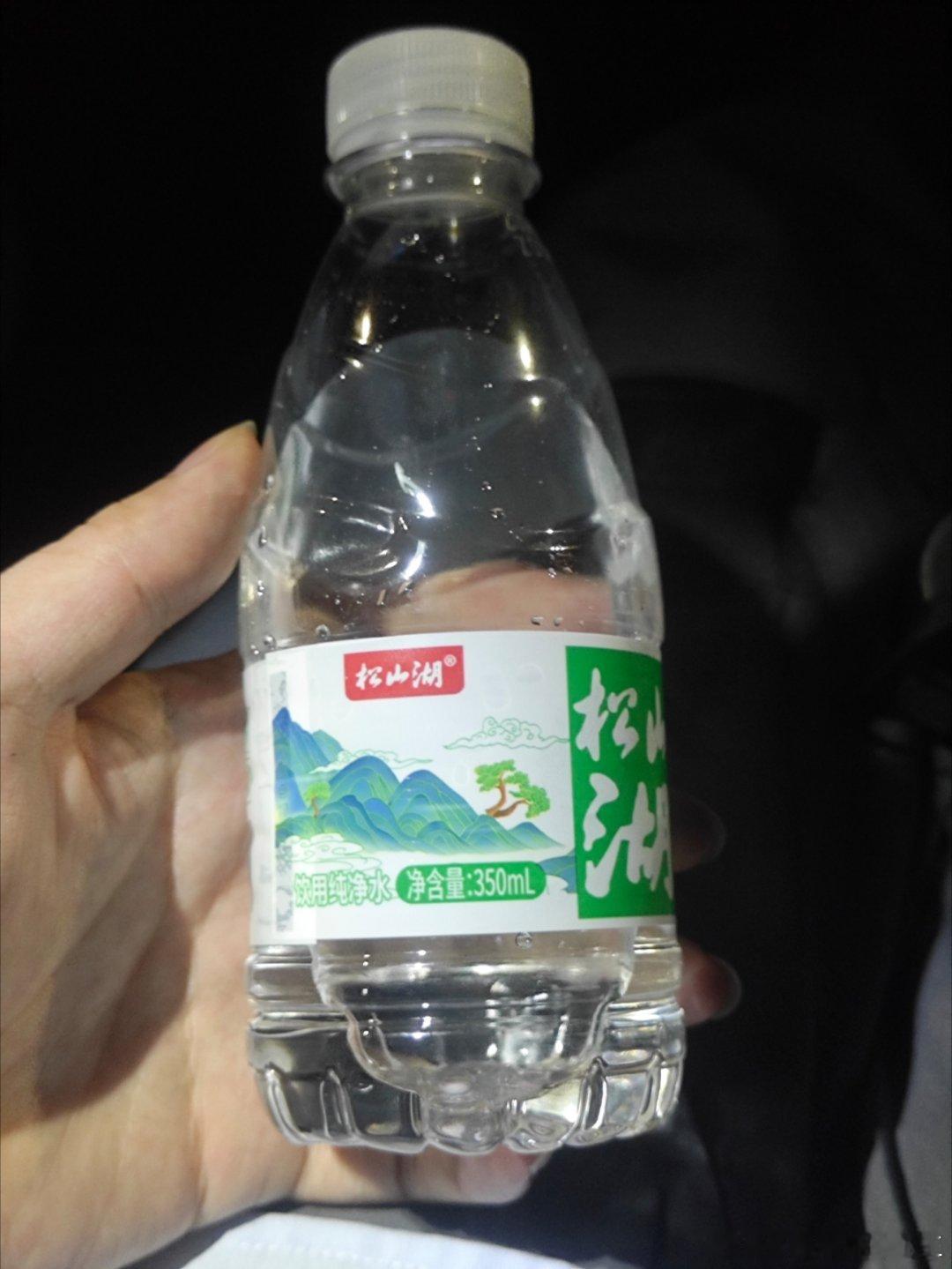 喝水不当反而滋生湿气体型偏胖人！一定不渴不喝水，否则加重湿气。有这么一种说法：一