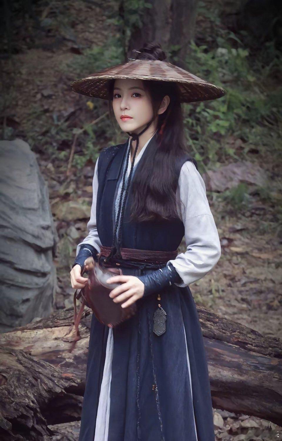 李云霄和陈丽君首部女主剧路透，都是女扮男装造型，给人的感觉却完全不一样。自从两人