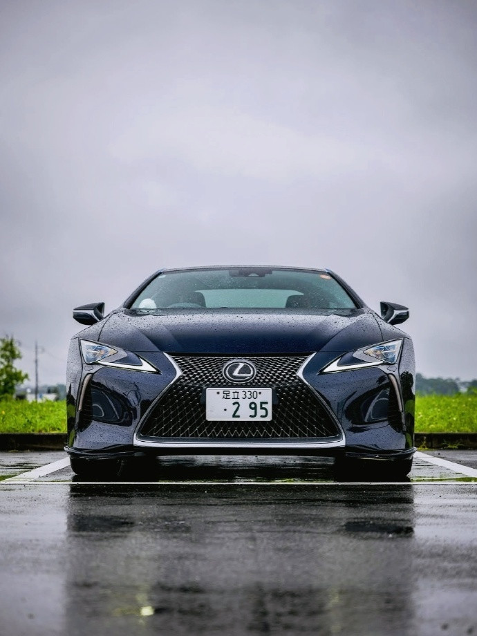 LEXUS