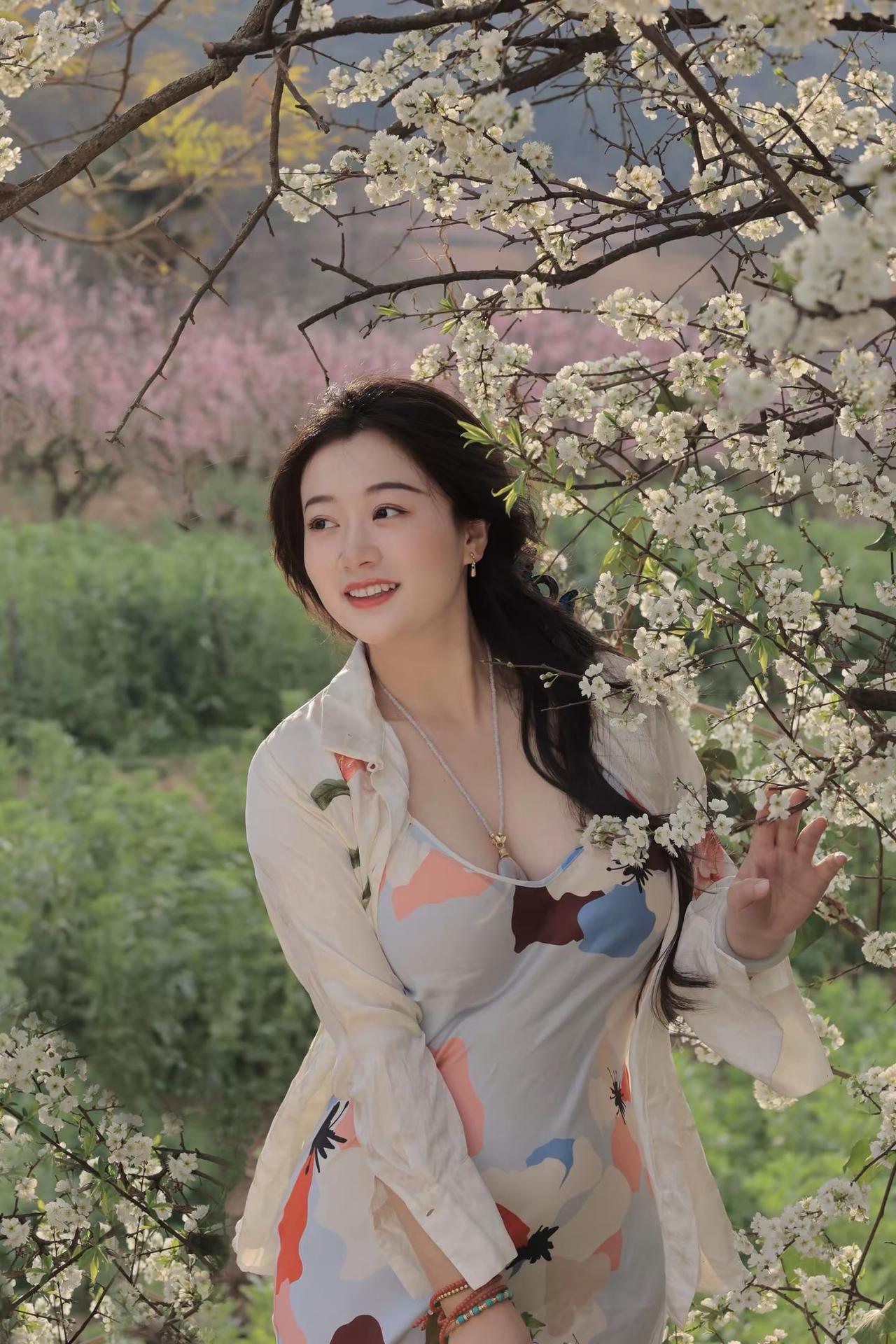 一生所求，不过一人，与我同频，与我言心，看春樱秋叶…