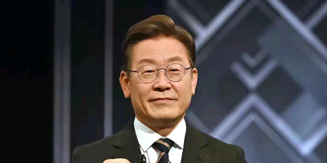 特朗普宣布对韩国实施15%关税，总统李在明称“待遇优于他国”。韩国的表现真是让