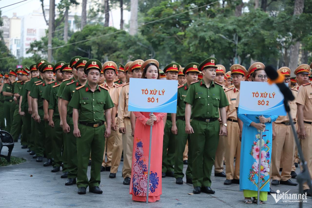 越南胡志明市出动警队处理人行道侵占问题：将定期检查和评估结果胡志明市人民委员会