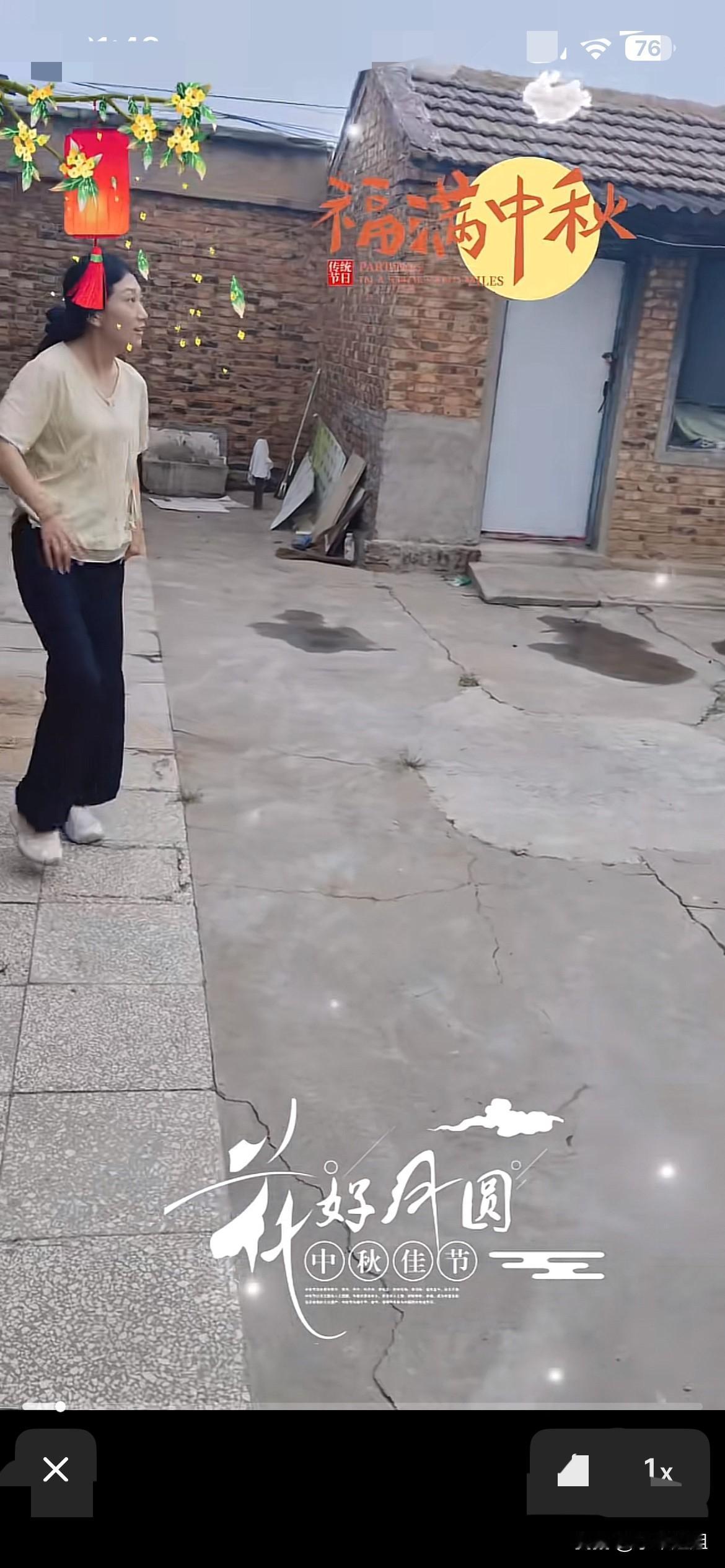 昨天林丽也回到天津和家人团聚了！在天津俭朴的农村小院子里，林丽就像个小孩子一样