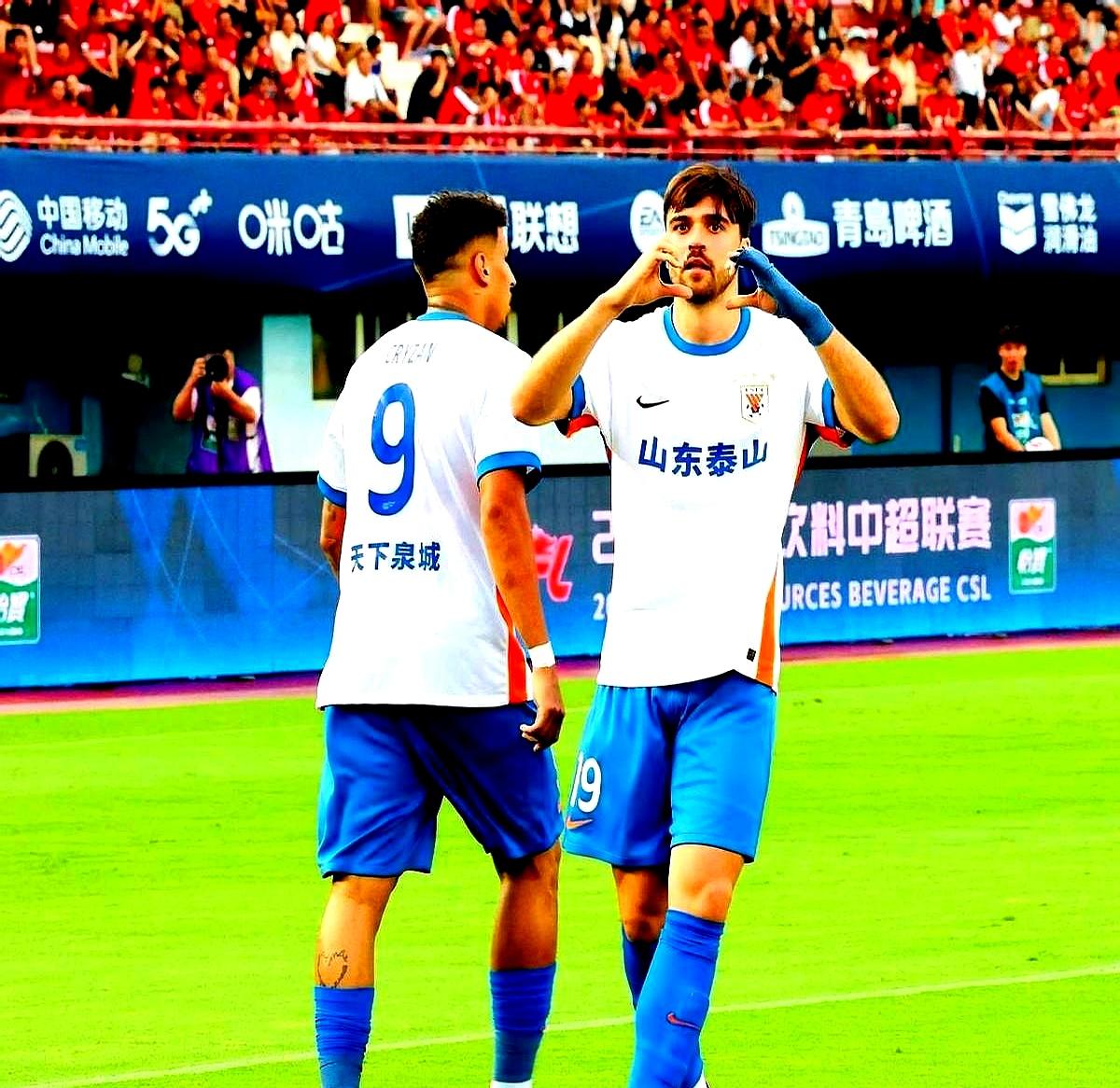 山东泰山队这波操作有点迷！赛季结束没亚冠足协杯，本来要给史松宸、彭啸这些自家小将