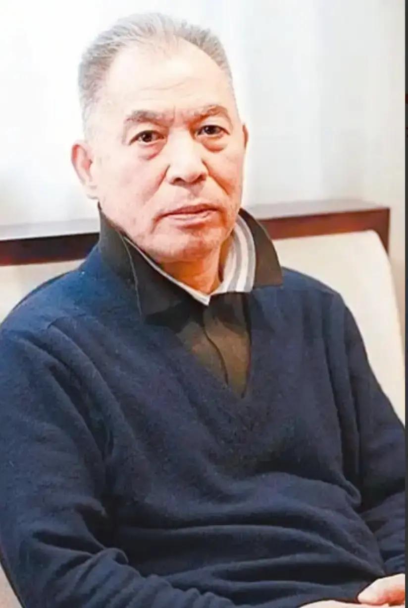 作家梁晓声说过一句很戳人的话，“父亲先走和母亲先走，完全是两回事，父亲不